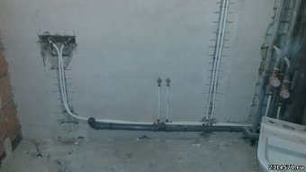 Разводка труб в новостройке. Фото. Монтаж систем водоснабжения и канализации в Самаре.